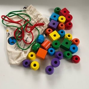 Melissa & Doug lacing beads